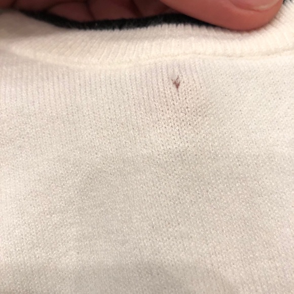 Sweater and house slippers - Picture 5 of 16